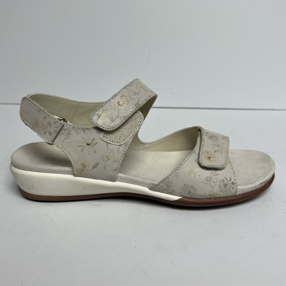 Easy Spirit Womens Hartwell Slingback Sandals Ivory, Size 8N